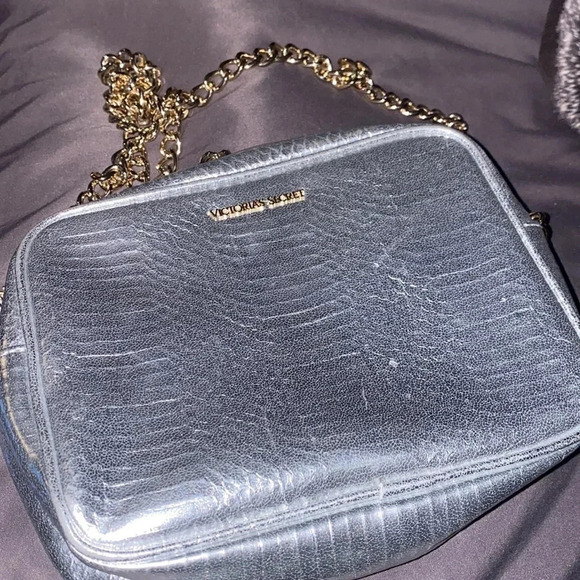 ⭐️HP⭐️Victoria’s Secret fashion metallic Silver snake skin chain crossb… - Picture 7 of 15